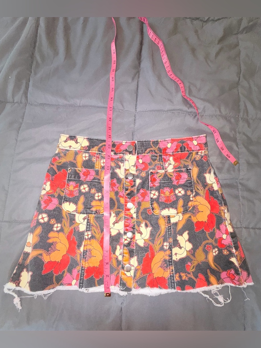 Urban Outfitters Floral Denim Mini Skirt Raw Hem Snap Front Size Small - Picture 7 of 7